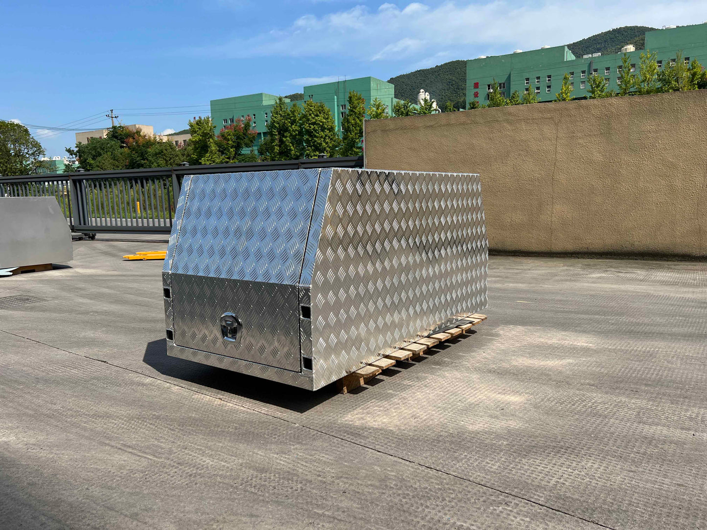 ALUMINUM TRAY